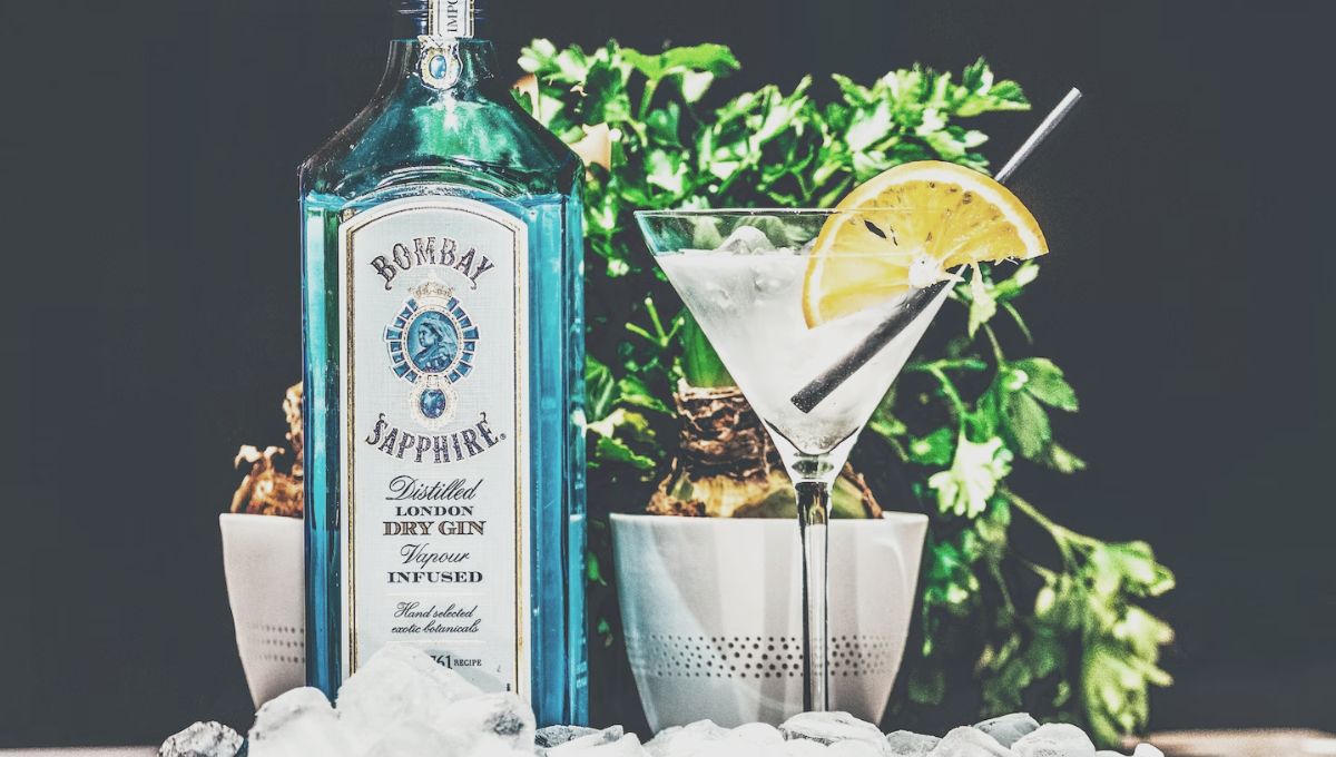 A Complete Guide To Gin Styles (6 Gin Styles Explained) 6 Image of bombay sapphire is a london dry style gin