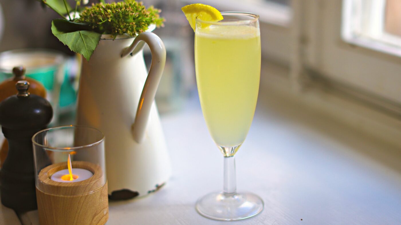 Our 6 Best Gins For A French 75 Cocktail (Must Try!) 2 Image of DIY DISTILLING Banner 2