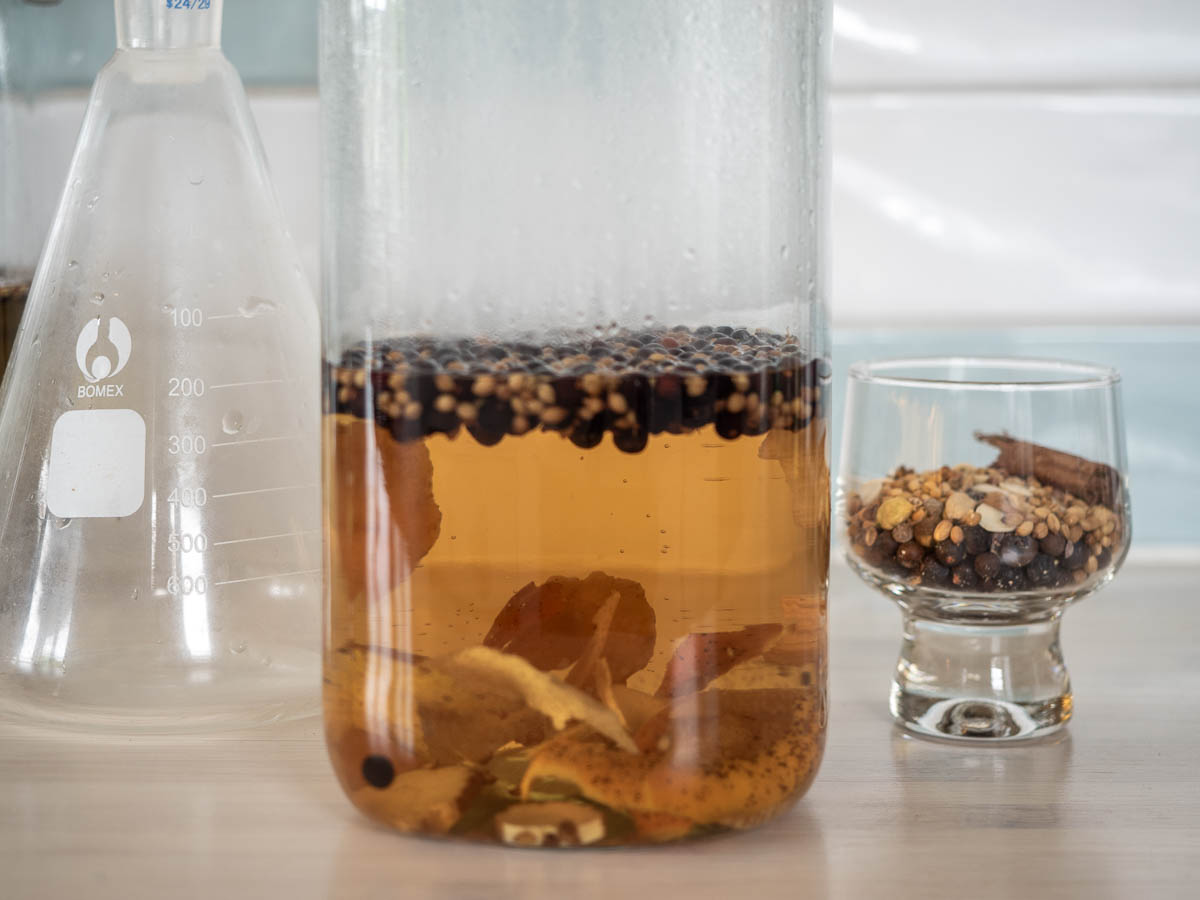 Easy Bathtub Gin Recipe (No Distillation Required!) - DIY Distilling